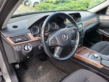 Mercedes E 200 - 11