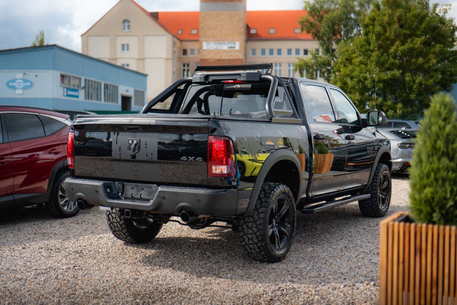 Fahrzeugabbildung Dodge RAM 5.7 V8 HEMI 4x4 Sport OFFROAD Night WARLOCK