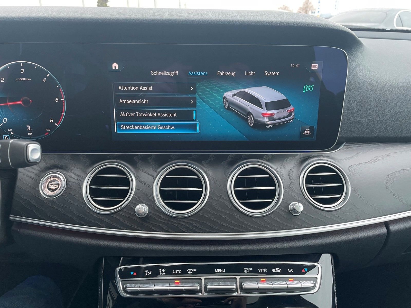 Fahrzeugabbildung Mercedes-Benz E 220 d T Pano+Ambiente+Distr+360°+Comand+DAB