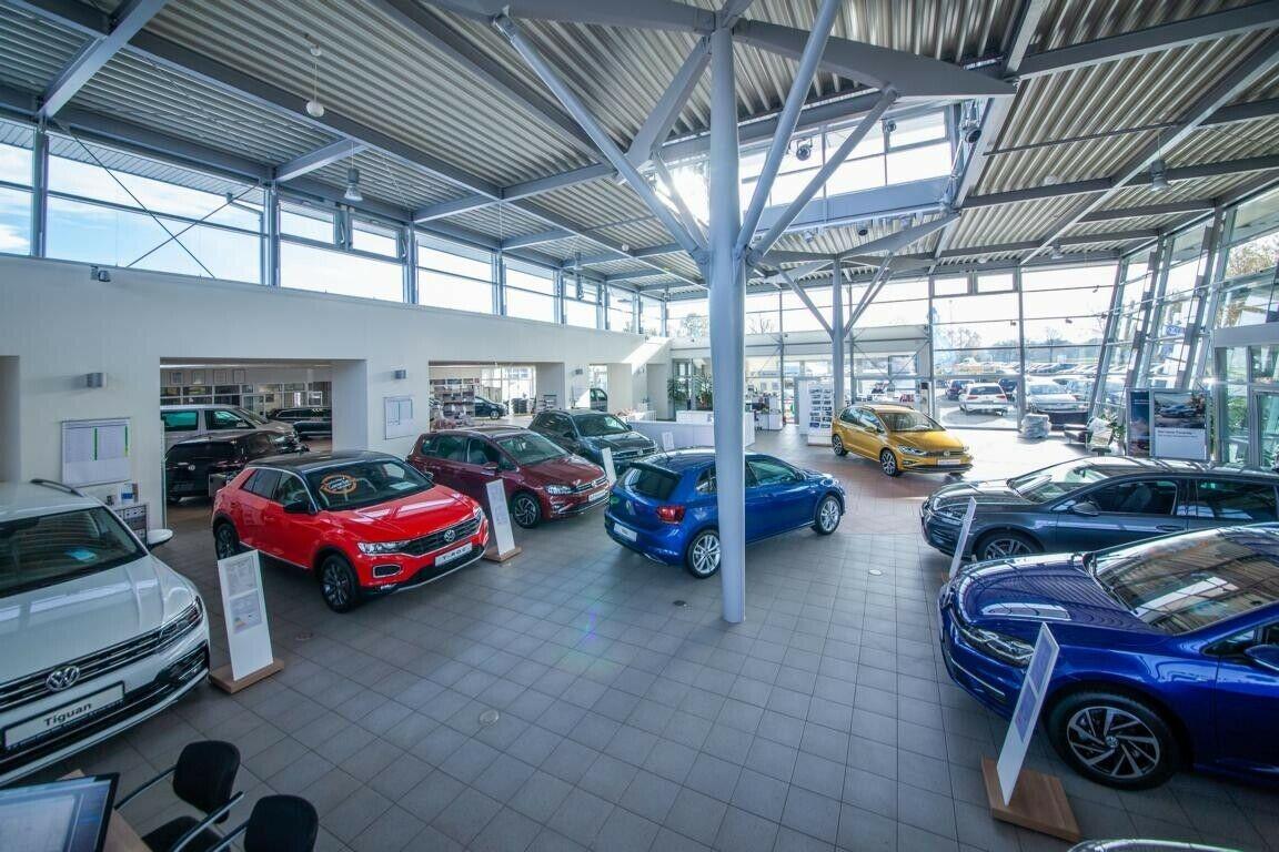 showroom-image-top