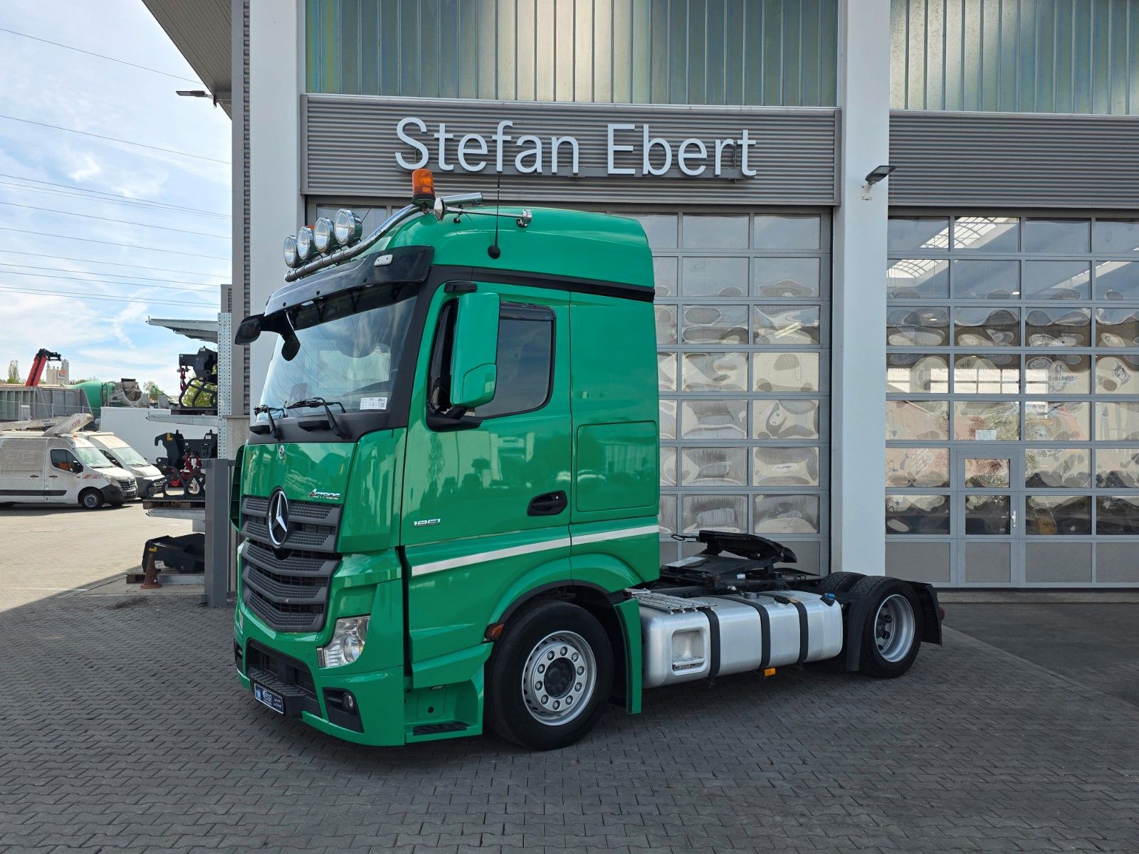 Fahrzeugabbildung Mercedes-Benz Actros 1851 LSnRL Hubsattelplatte Retarder