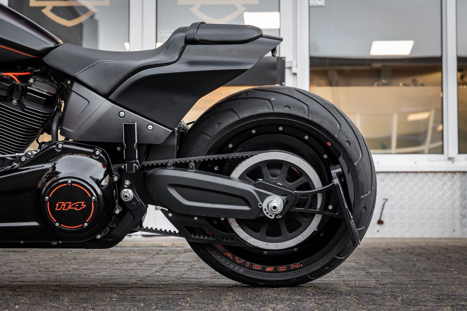 Fahrzeugabbildung Harley-Davidson FXDRS 114 CUI - KESSTECH - SEITLICHER KZH