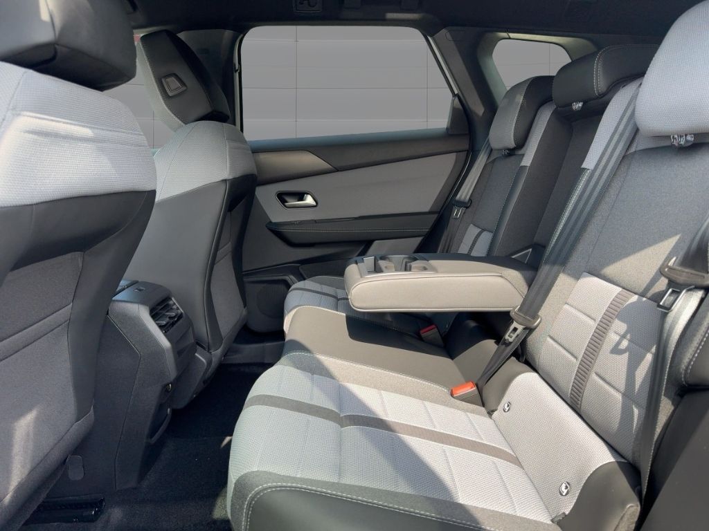 Fahrzeugabbildung Opel Grandland GS, AHK, Allwetter, 360 Grad Kamera, e