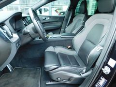 Fahrzeugabbildung Volvo XC60 B4 D AWD R-Design 'ACC,BLIS'