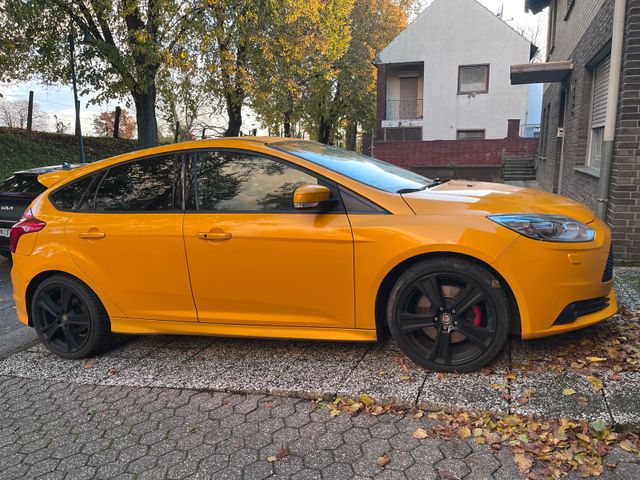 Ford Focus ST Sport 2,0 L ECOBOOST 250 PS