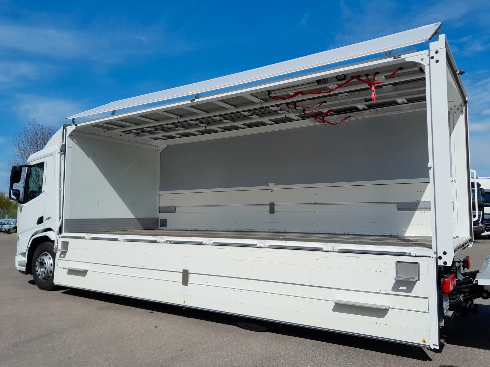 Fahrzeugabbildung DAF FA XD 370 zikun Swing-Board-Aufbau