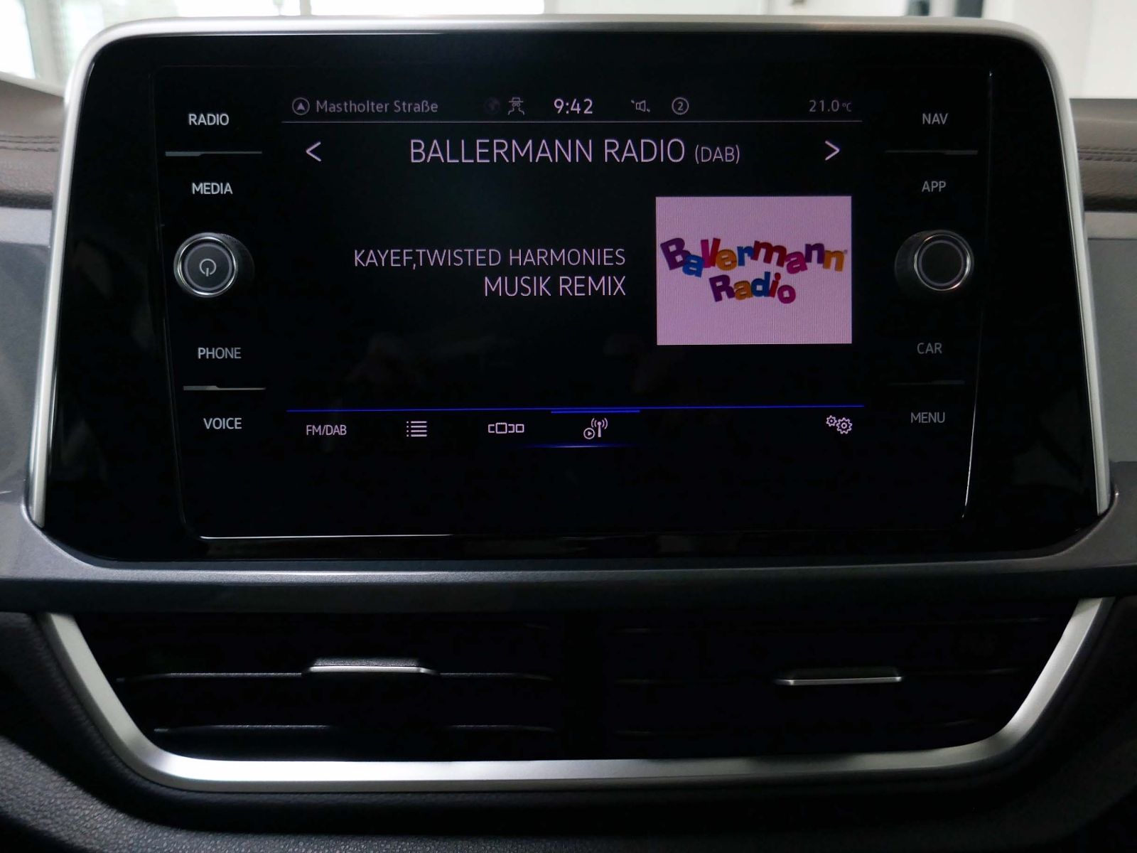 Fahrzeugabbildung Volkswagen T-Roc Style 2.0 TDI DSG | LED RFK ACC
