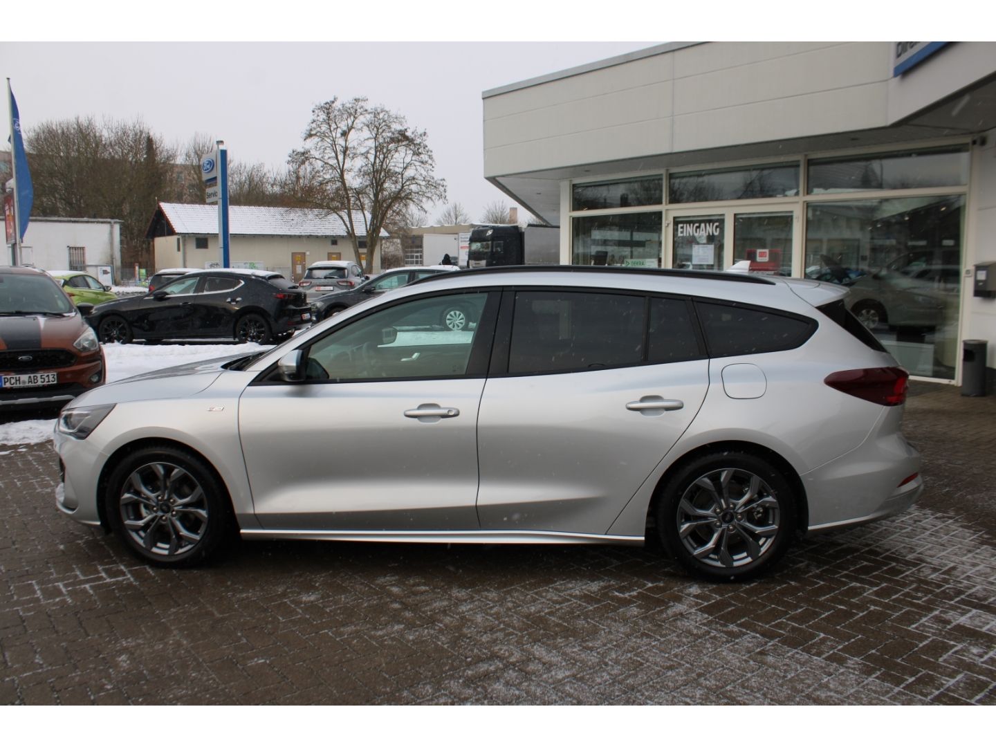 Fahrzeugabbildung Ford Focus Turnier ST-Line ACC LED TWA Navi DAB GJR R