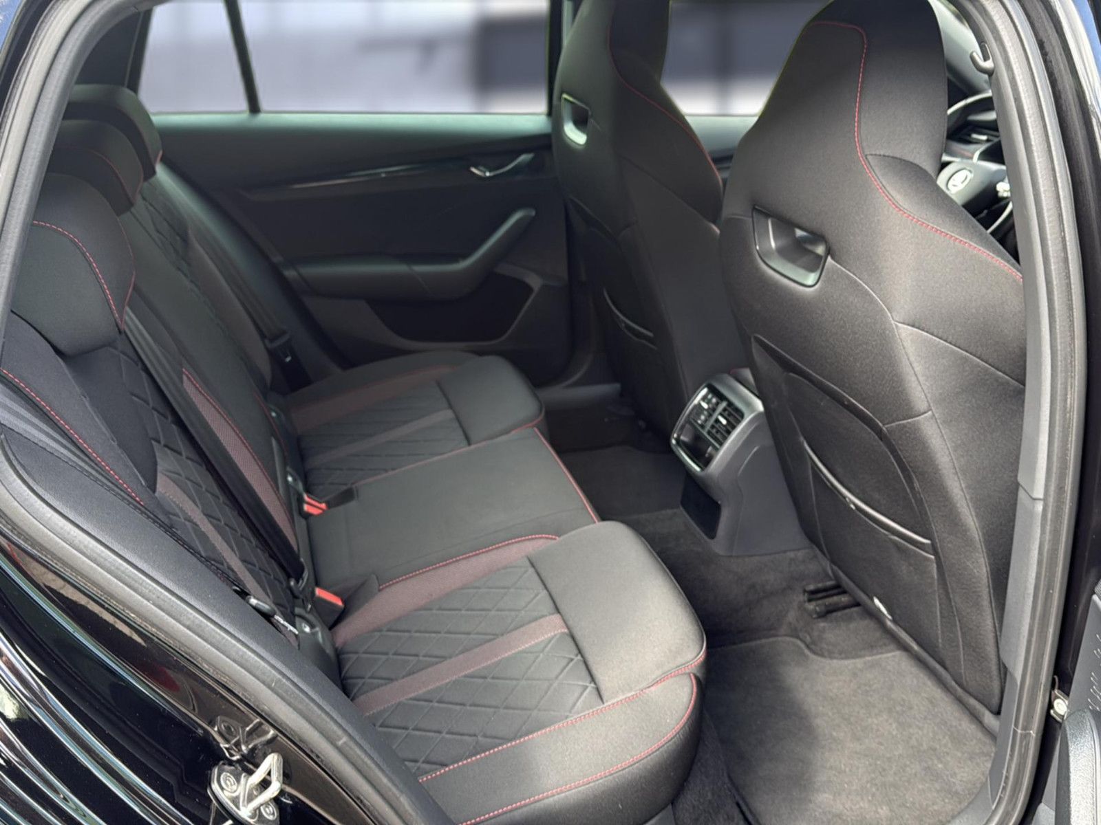Fahrzeugabbildung SKODA Octavia Combi RS