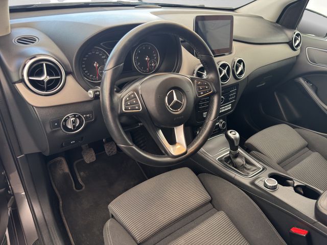 Fahrzeugabbildung Mercedes-Benz B 180 Style+Navi+Sitzheizung+Parktronic+Spiegel