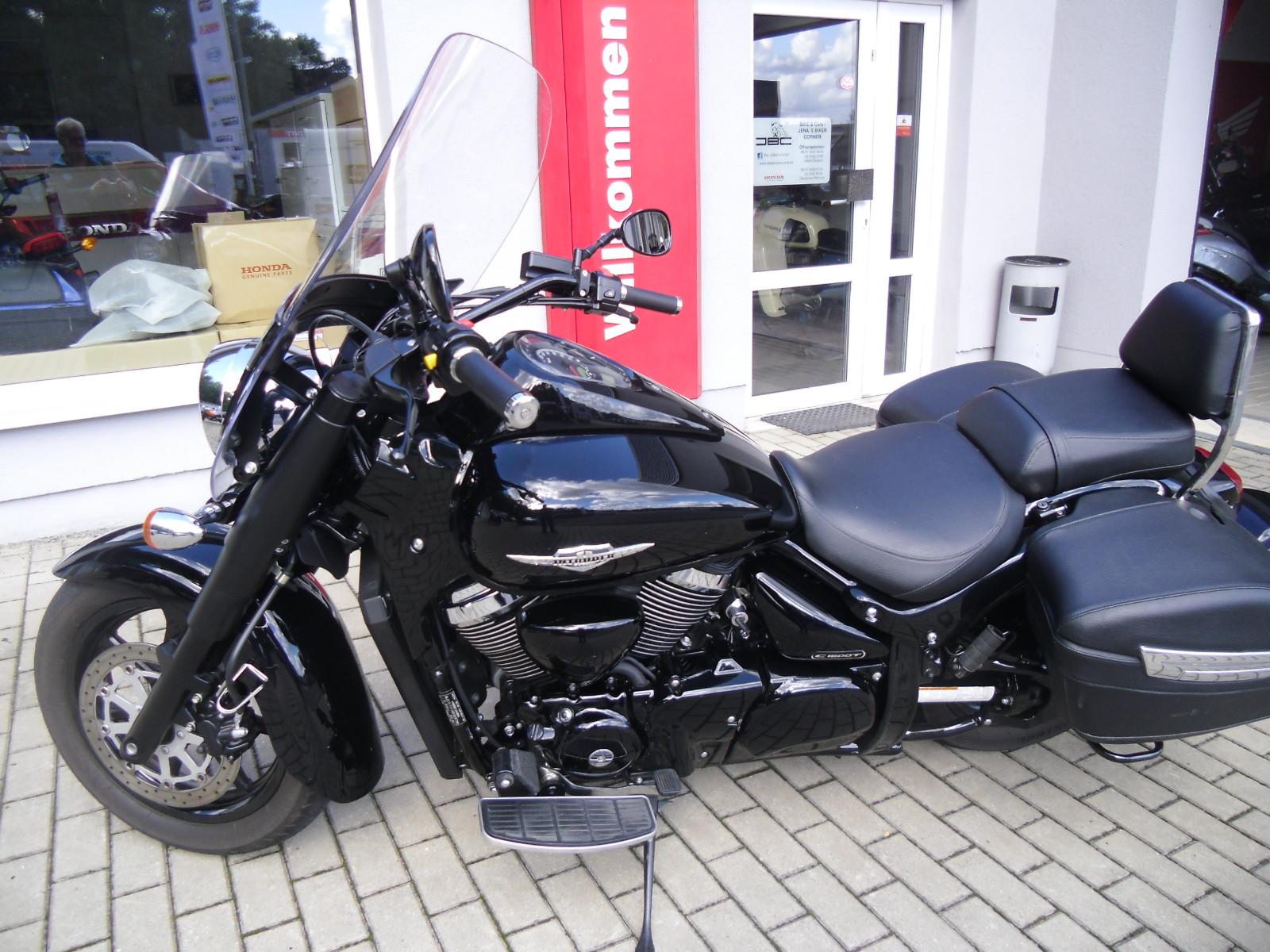 Suzuki C1500 Intruder Black Edition