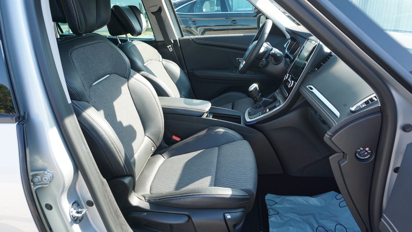 Fahrzeugabbildung Renault Renault Scenic IV Grand Techno, Kamera, LED