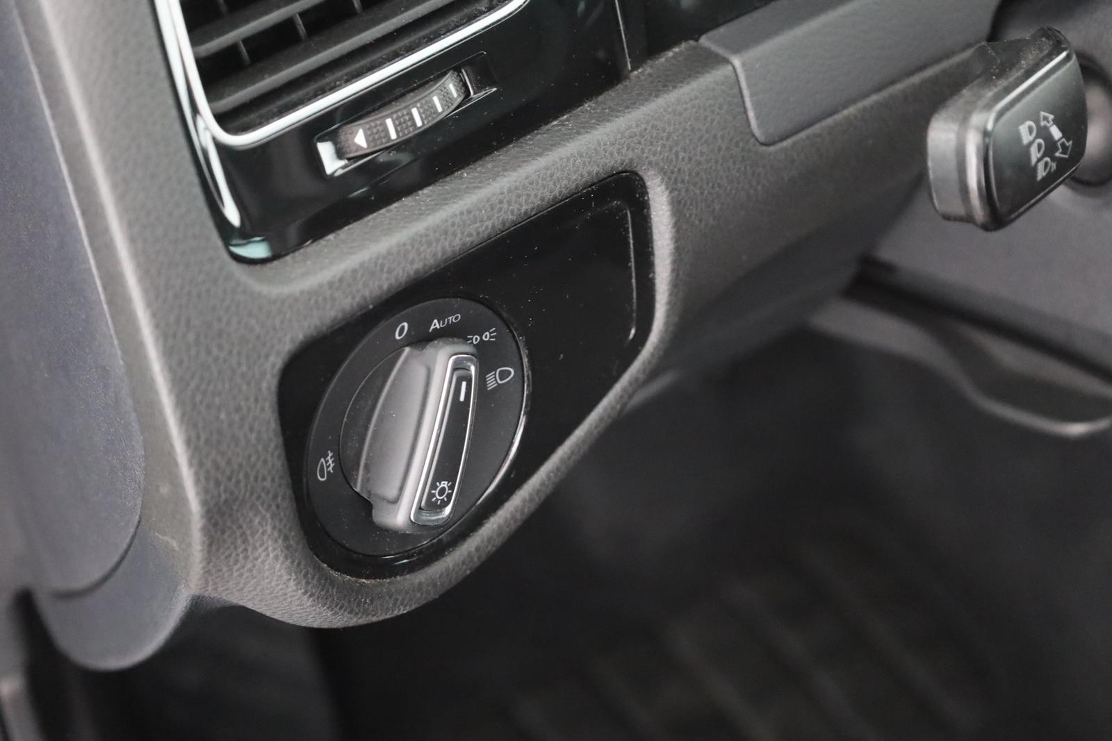 Volkswagen Golf VII 1.4 TSI R-Line LED ACC Kamera PDC Navi