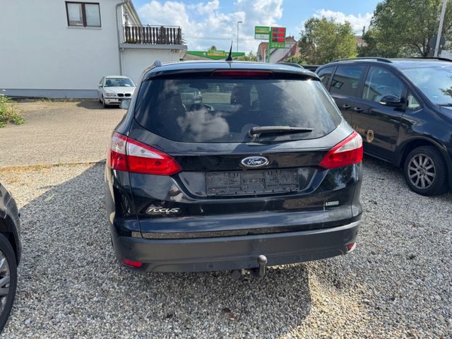 Fahrzeugabbildung Ford Focus Turnier Trend Motor dreht