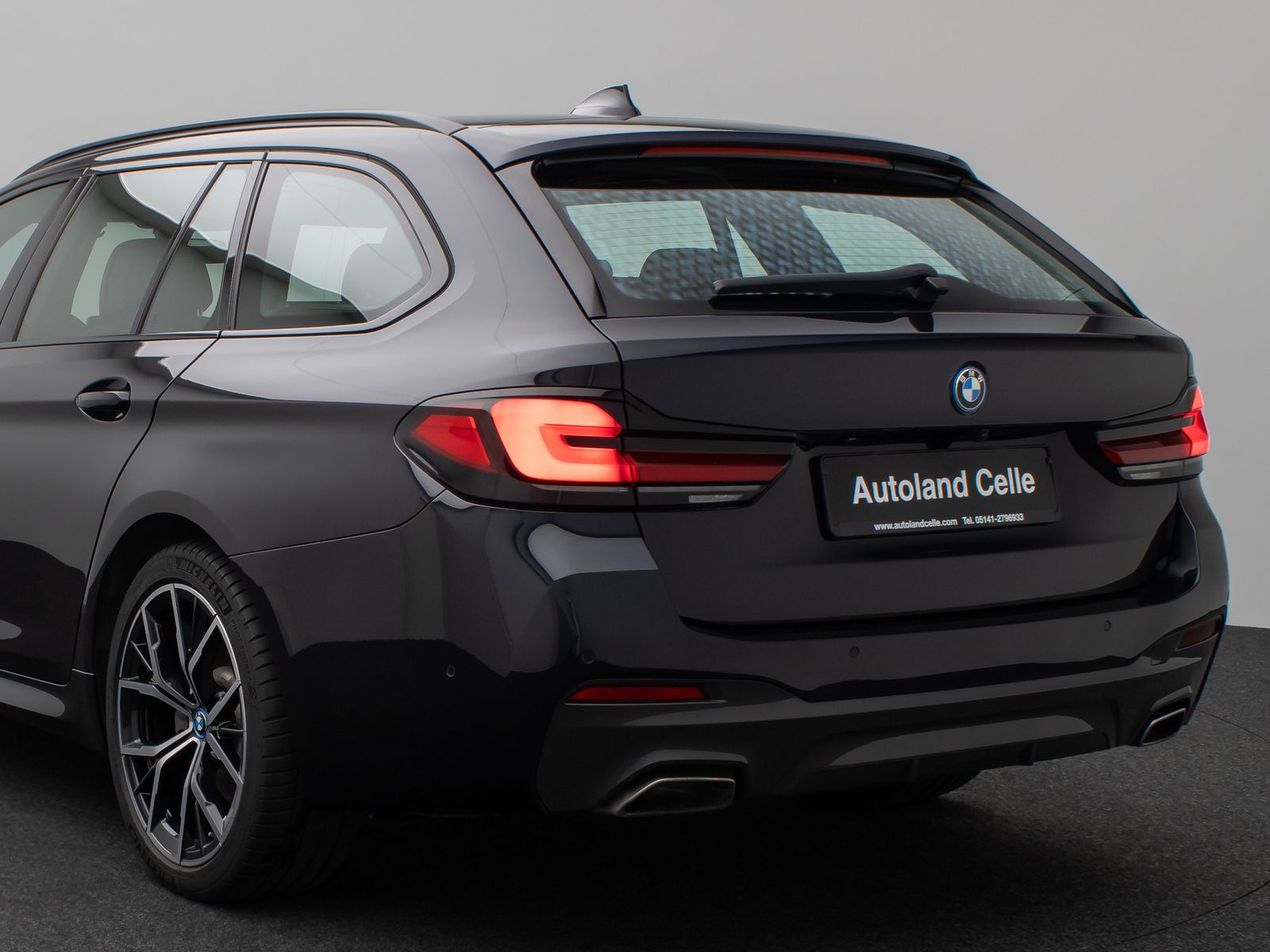Fahrzeugabbildung BMW 530e xD M Sport Individual Panorama HUD H/K Voll
