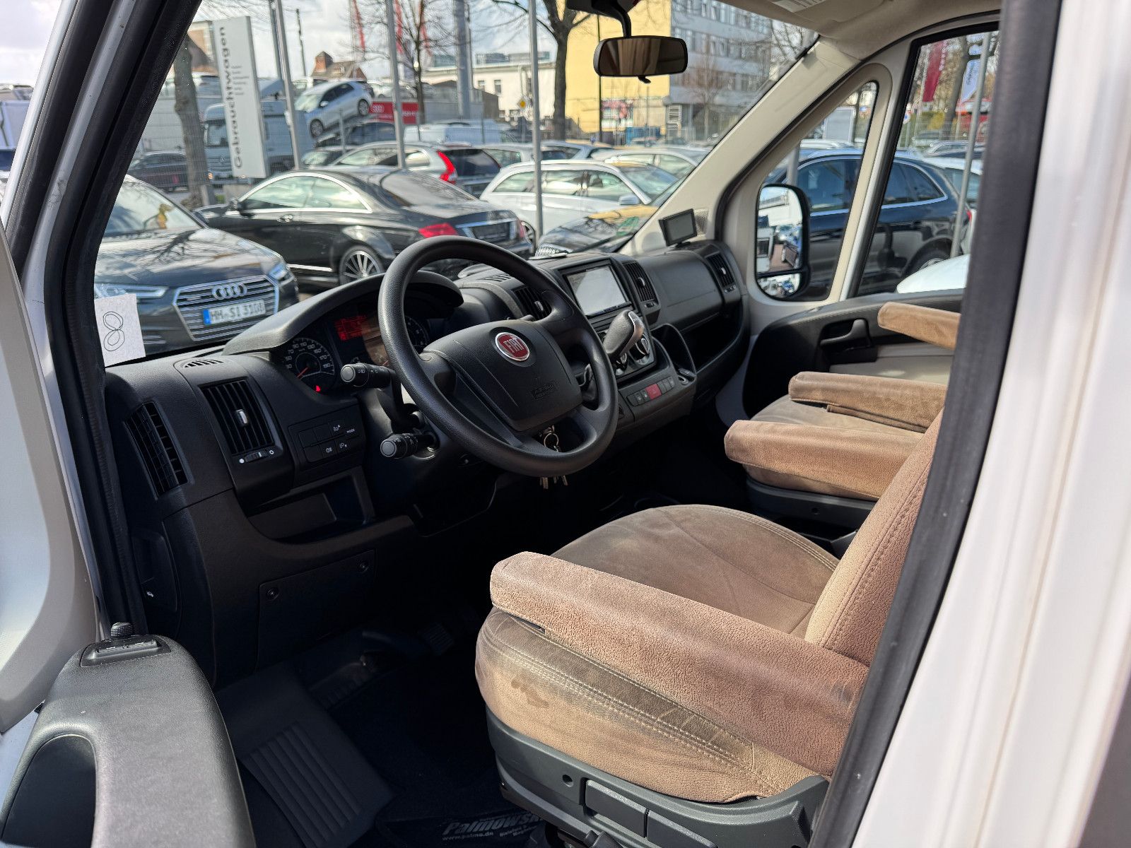 Fahrzeugabbildung Carado T 334 FIAT DUCATO AUTOMATIK SOLAR TV SAT AHK CAM