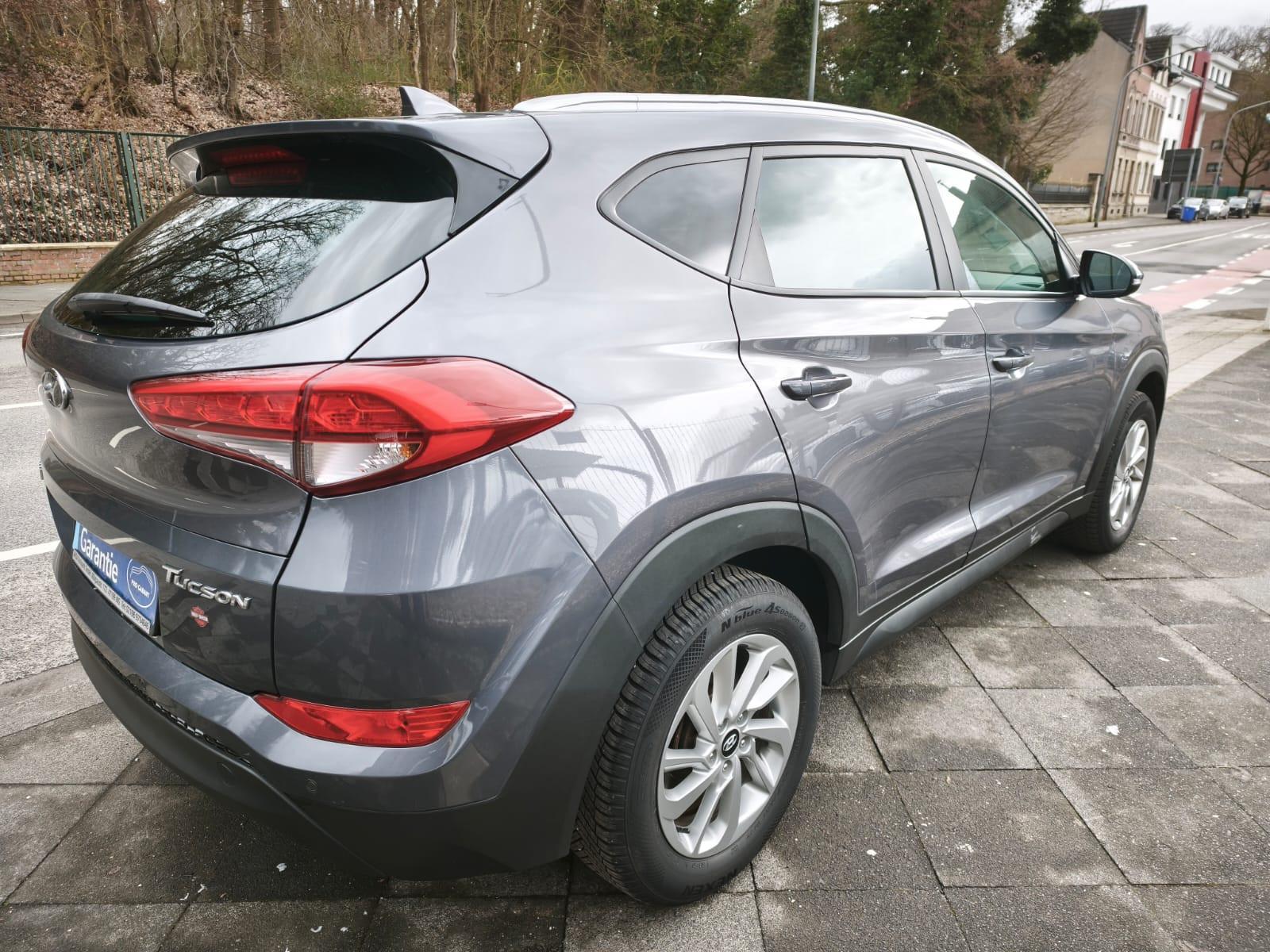 Hyundai Tucson blue Intro Edition 2WD