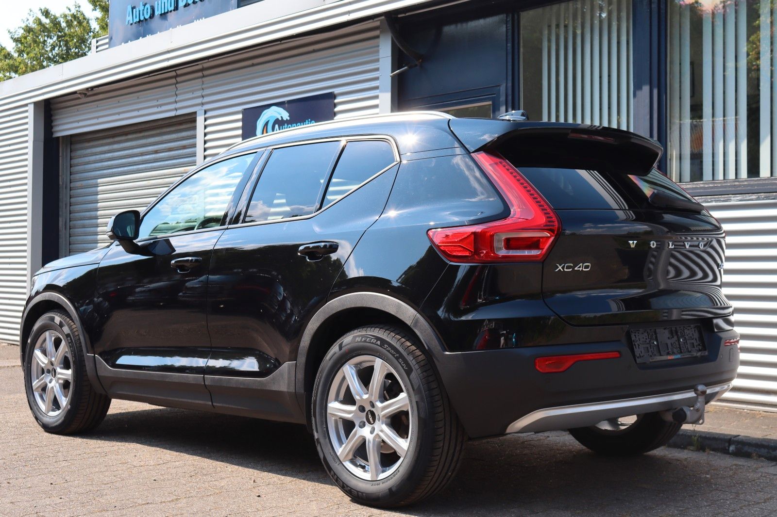 Fahrzeugabbildung Volvo XC40 D4 AWD VIRTUAL*SENSUS*NAVI*CAM*ACC*LED*AHK