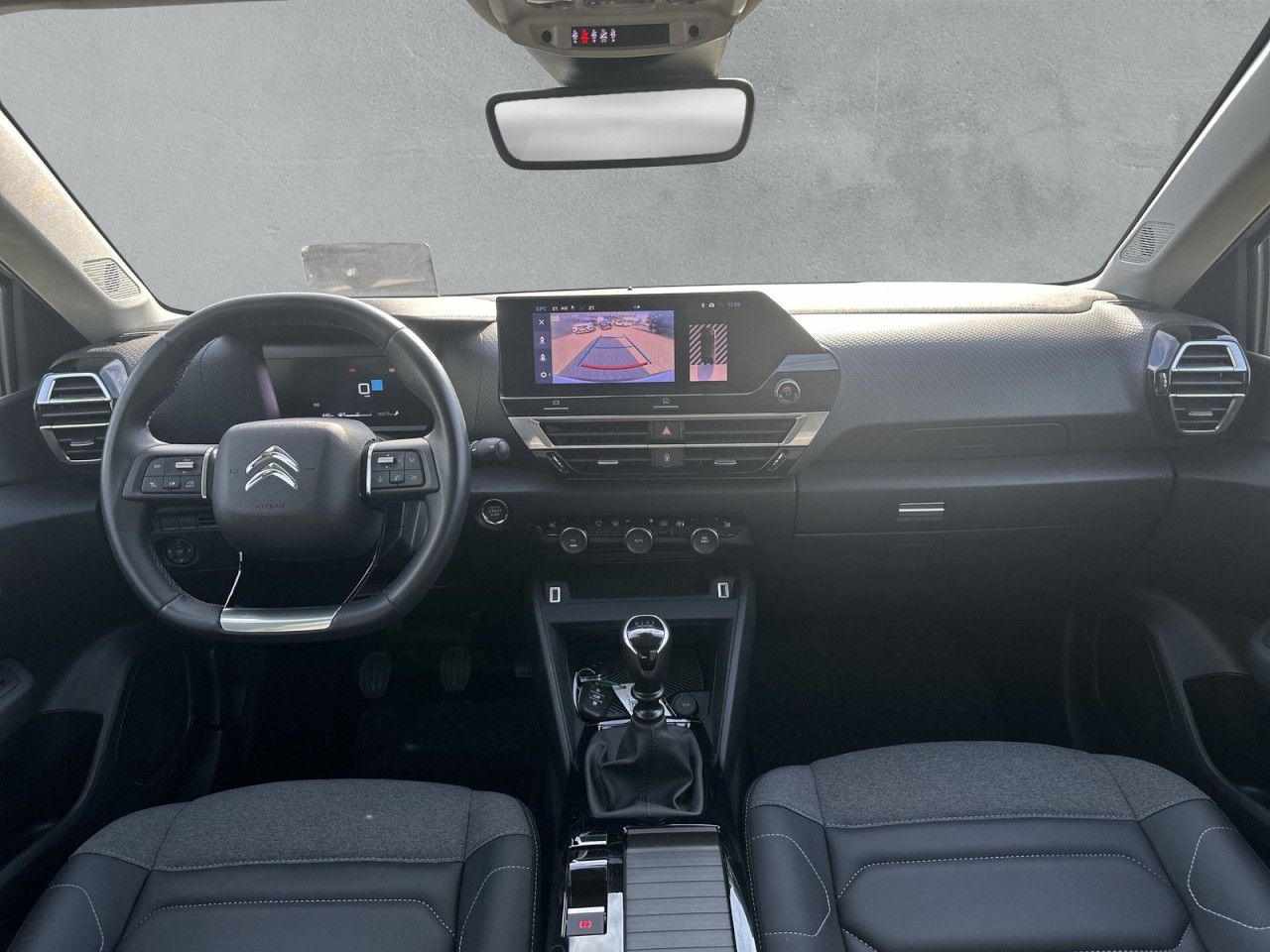 Fahrzeugabbildung Citroën C4 PureTech 130 SHINE
