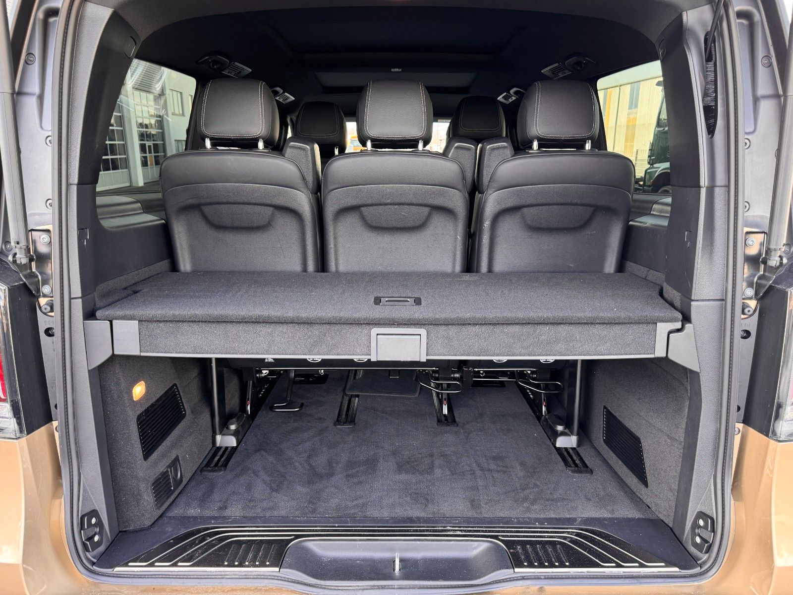 Fahrzeugabbildung Mercedes-Benz V 300 d 4MATIC AVA AMG AIRMATIC AHK DISTRONIC