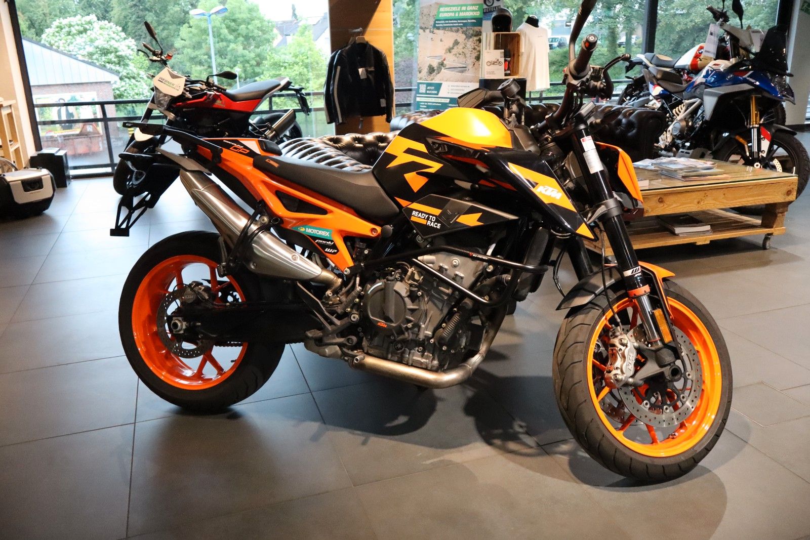 Fahrzeugabbildung KTM 890 Duke GP