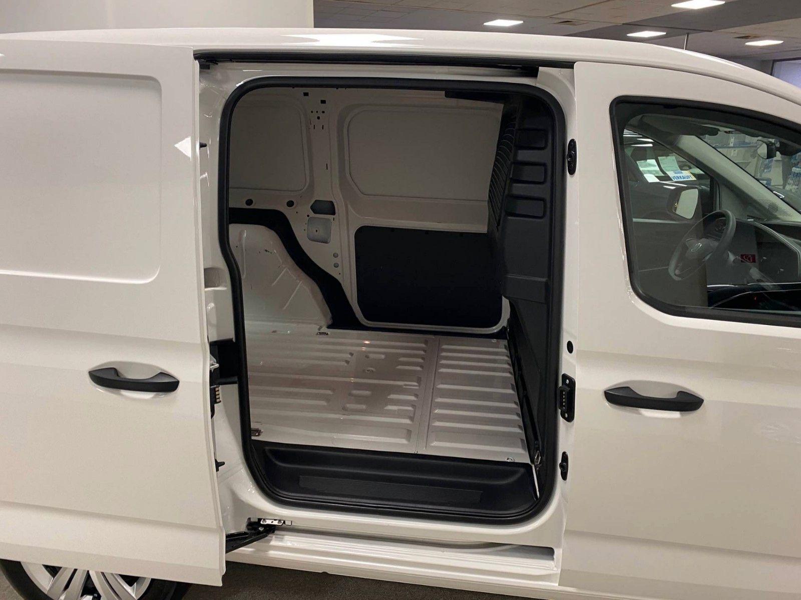 Fahrzeugabbildung Volkswagen Caddy 1.5 TSI angemeldet vor der Haustür MAXI