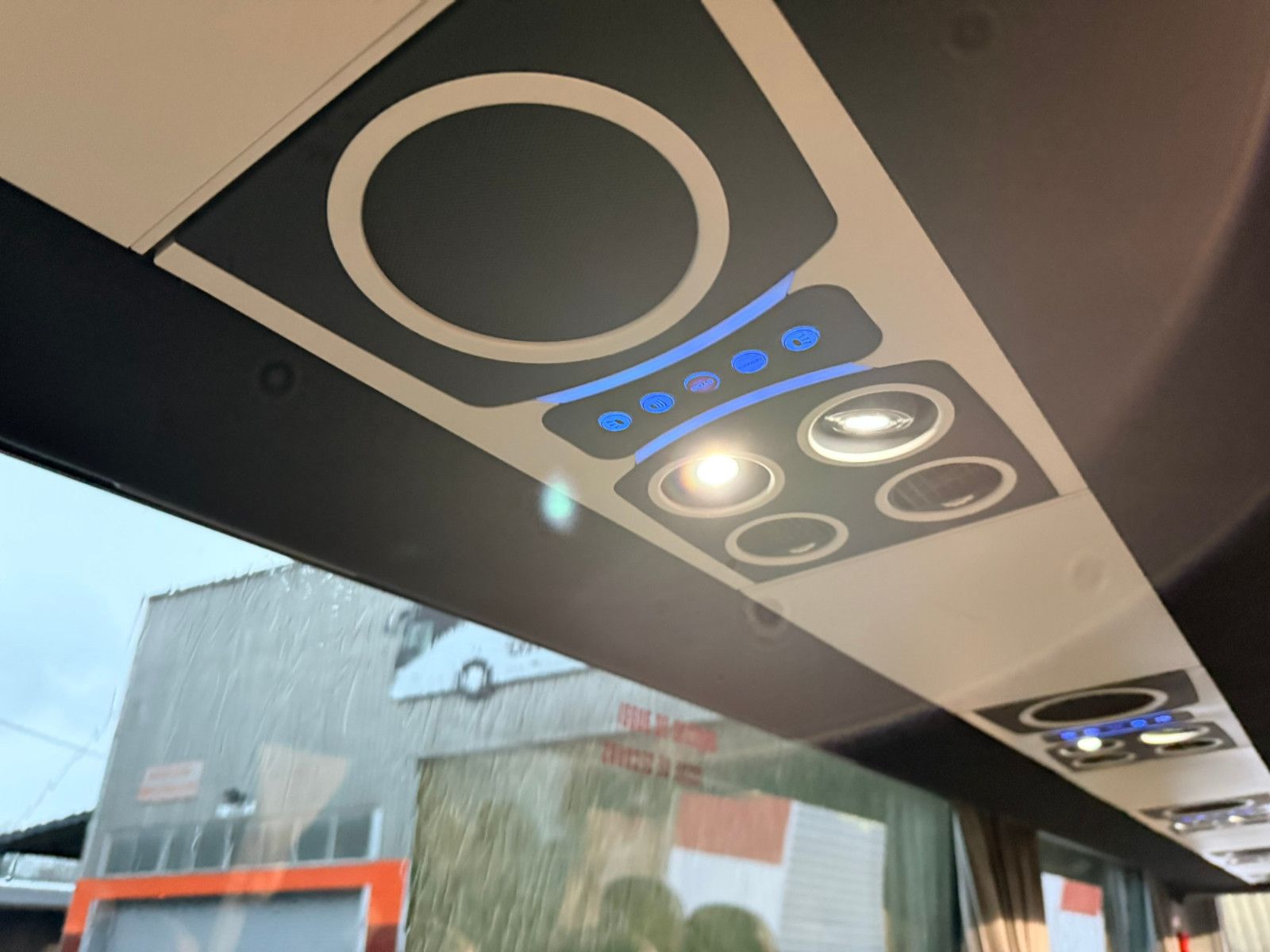 VANHOOL  2017 - Image 28 of 35