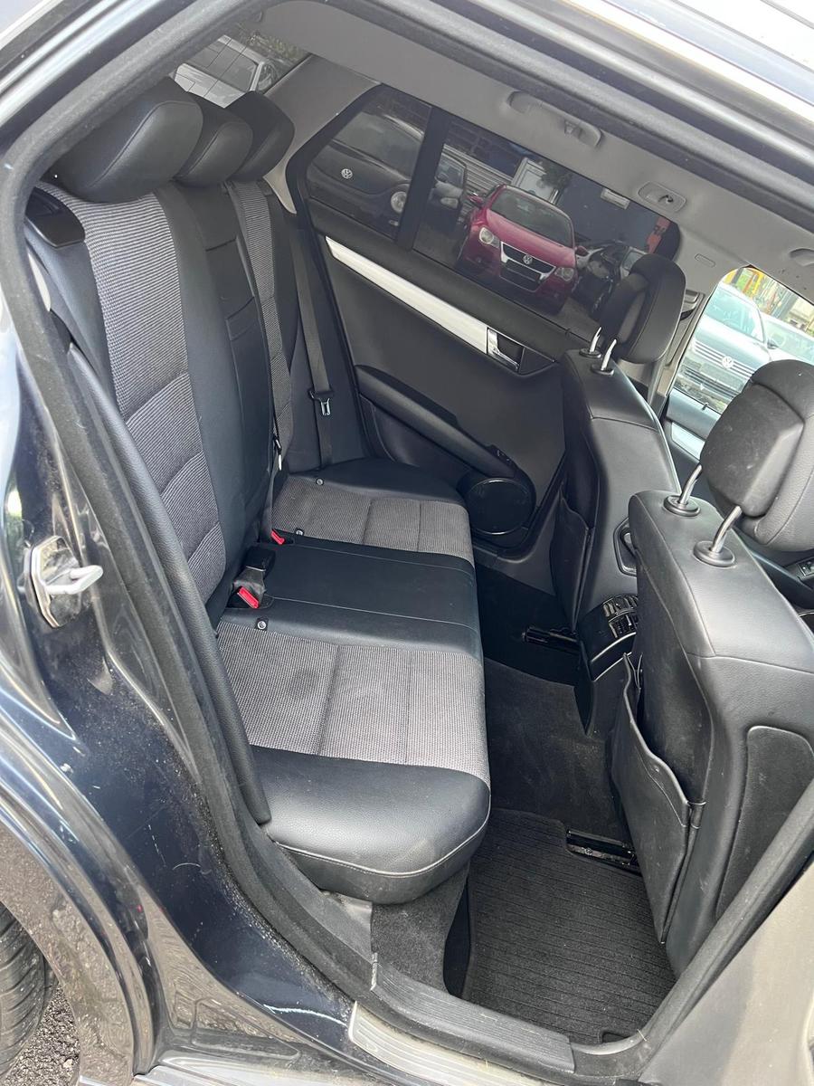 Mercedes-Benz C200 2010 — photo 8