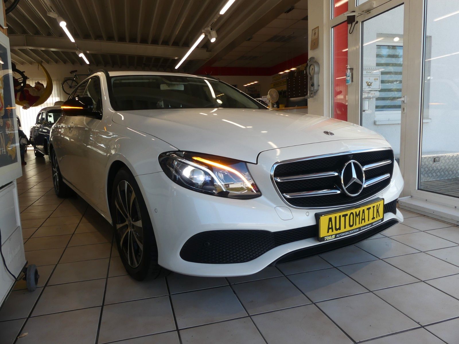 Mercedes-Benz E 200d T AVANTGARDE 9G=AHK=360' KAM.=WIDESCREEN!