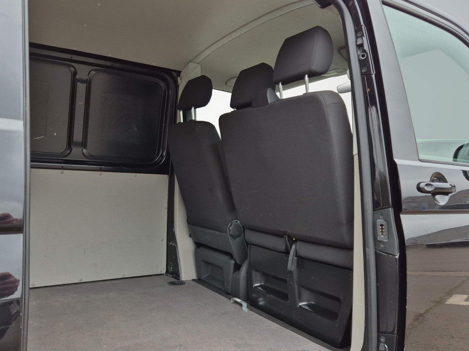 Fahrzeugabbildung Volkswagen T6 TRANSPORTER 2.0 TDI LR DSG NAVI KAM AHK ALLWE