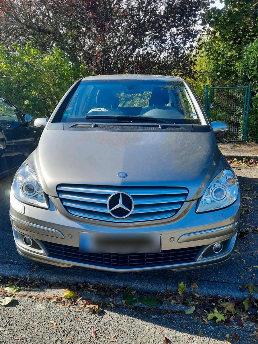 Mercedes-Benz B 200