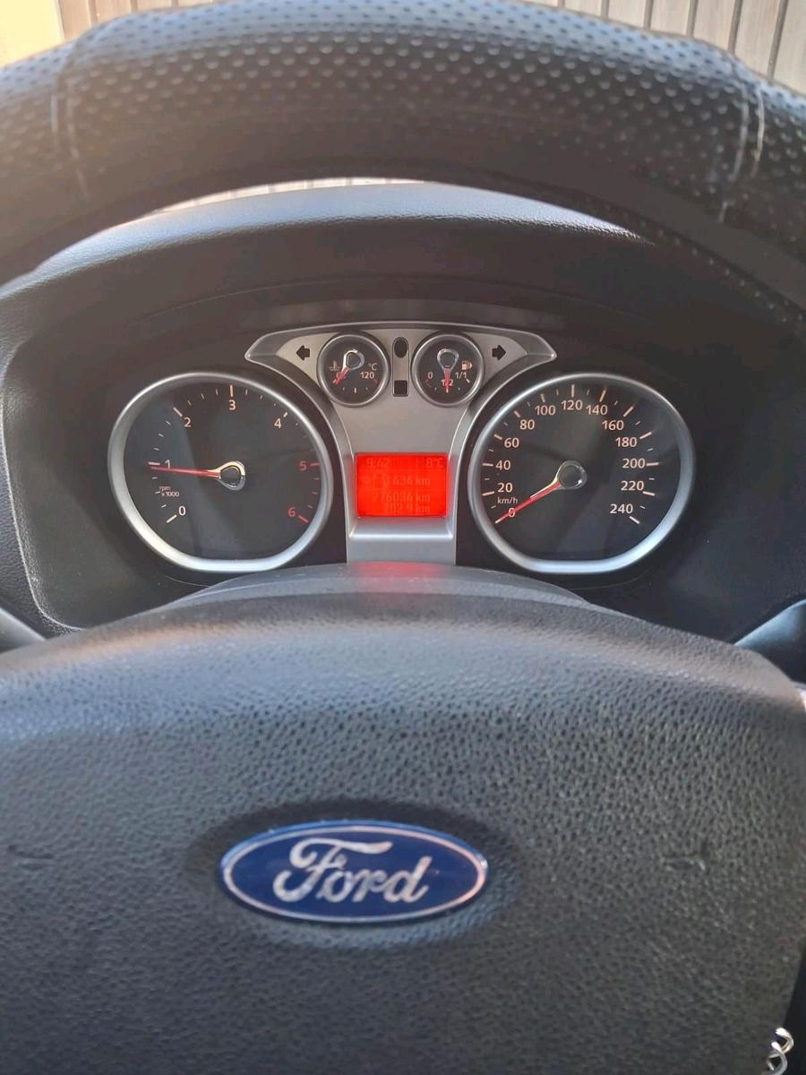 Ford Focus 2009 — engine