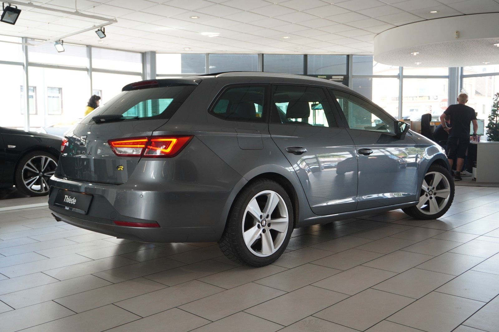 Fahrzeugabbildung SEAT Leon ST 1.4 TSI FR SPORT DSG KLIMA/PDC/TEMP/PANO
