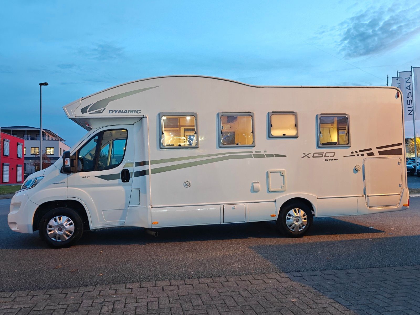 Fahrzeugabbildung XGO Dynamic 95 P - Autom. SAT, TV, Einzelbetten -