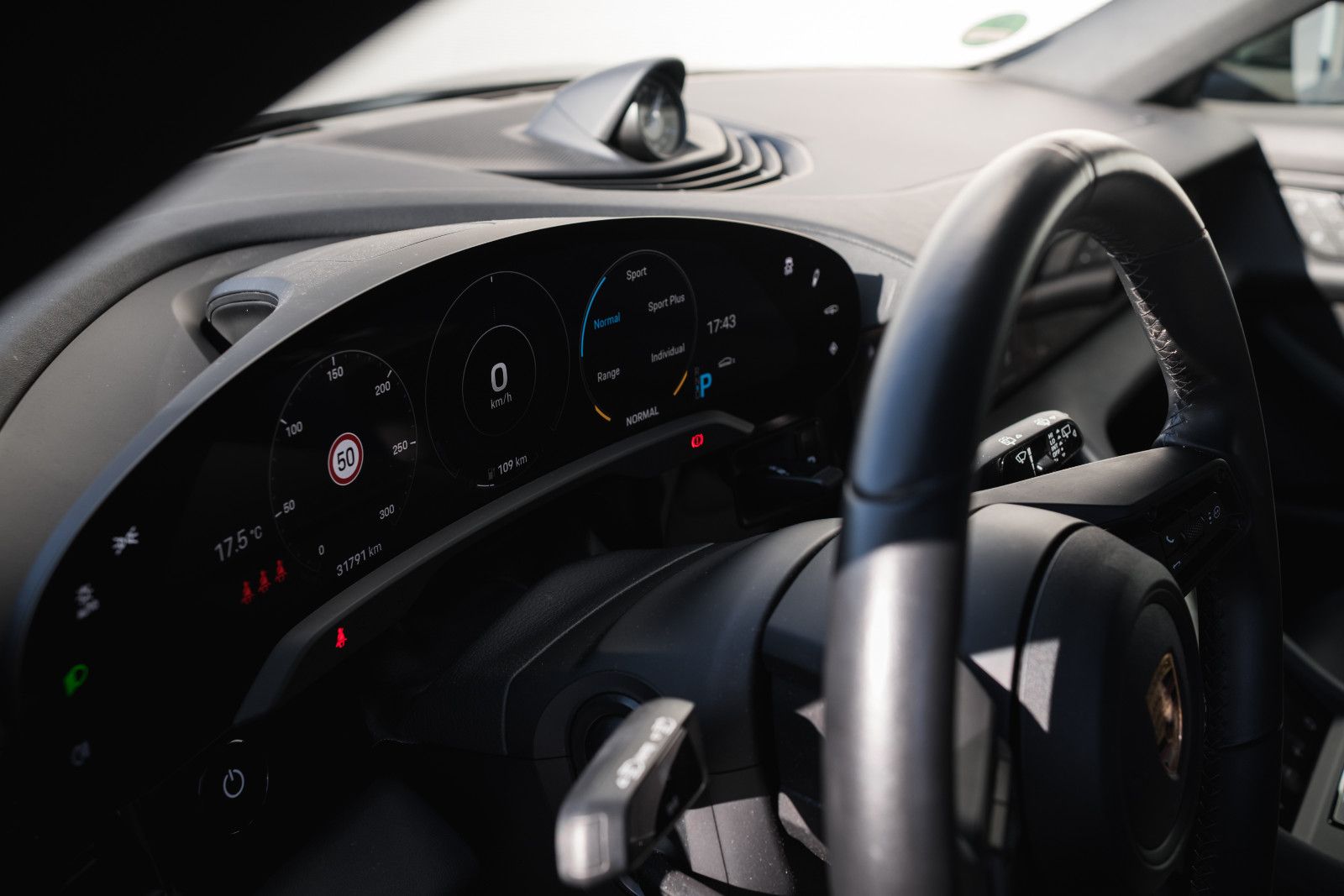 Fahrzeugabbildung Porsche Taycan Sport Turismo-Pano-PerformBatt.-WP-PASM