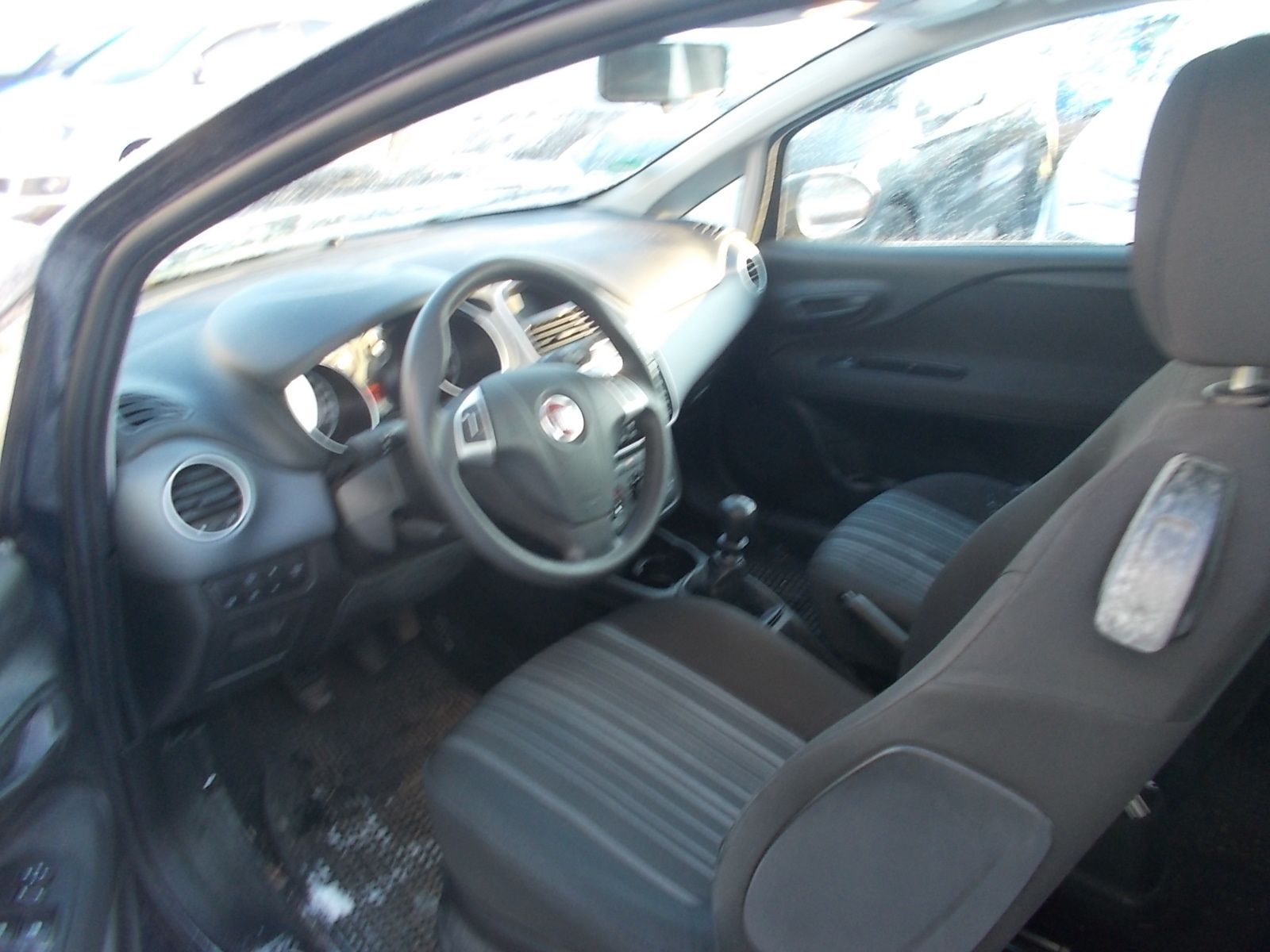 Fahrzeugabbildung Fiat Punto EVO 1.2 8V Active + Klima wenig Kilometer