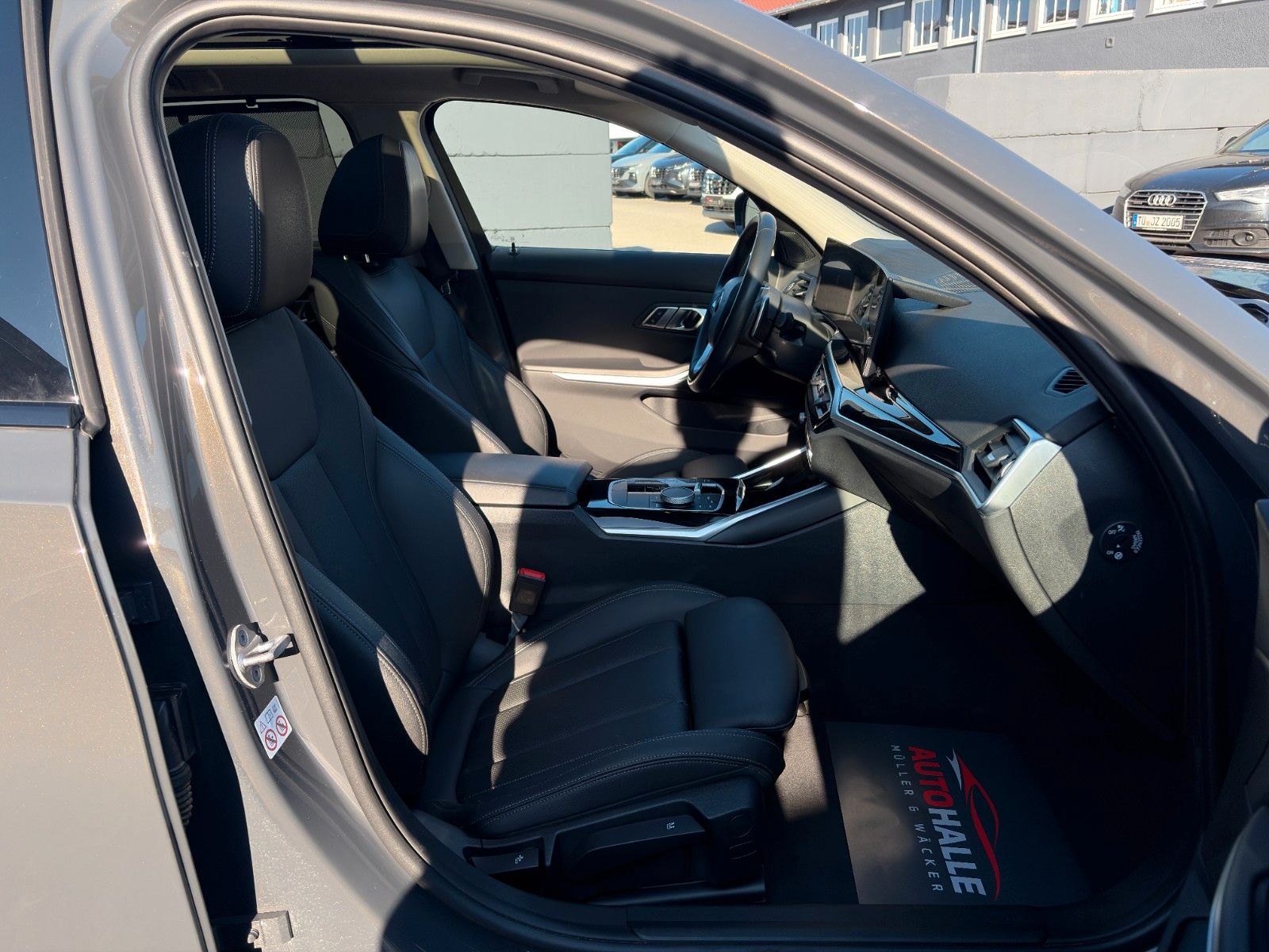 Fahrzeugabbildung BMW 330i Touring LEDER AKUSTIK PANO LED HiFi CarPlay