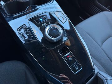 Toyota Urban Cruiser 61 kWh Teamplayer *CAM*LHZ*SHZ*