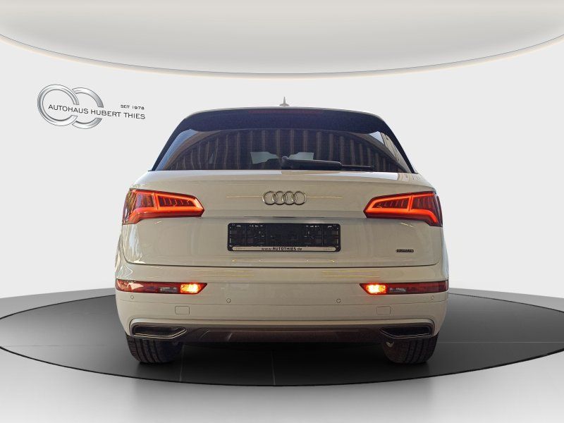 Fahrzeugabbildung Audi Q5 2.0 40 TDI quattro sport S-Tronic S-line