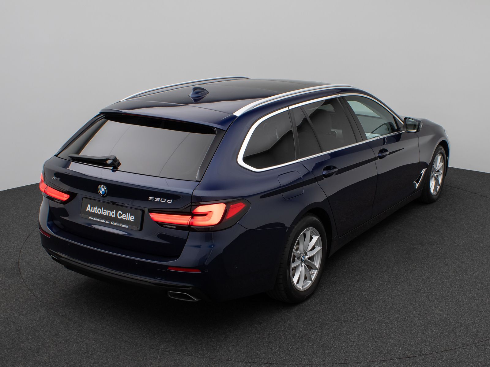 Fahrzeugabbildung BMW 530d xD Panoram Kamera HUD DAB HiFi SoftCl Sport