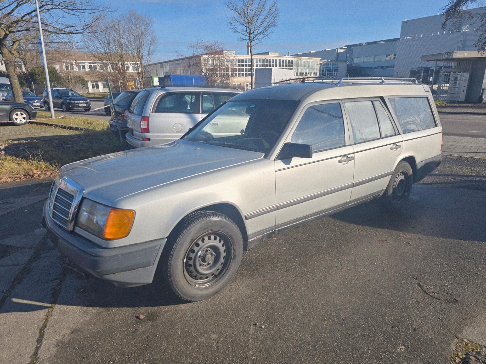 Mercedes-Benz 230 TE Leichenwagen