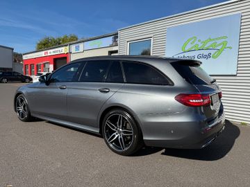Mercedes-Benz E 220 T AMG+Night+Widescreen+Multib.+Kamera+LED