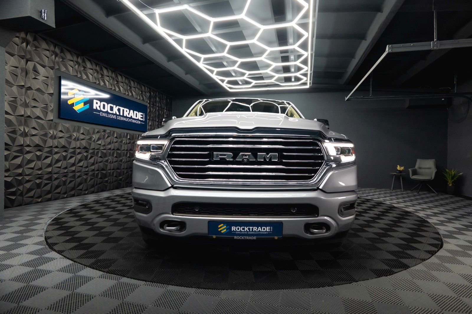 Fahrzeugabbildung Dodge RAM 5.7 V8 HEMI 4x4 Limited Longbed Hardtop 19%