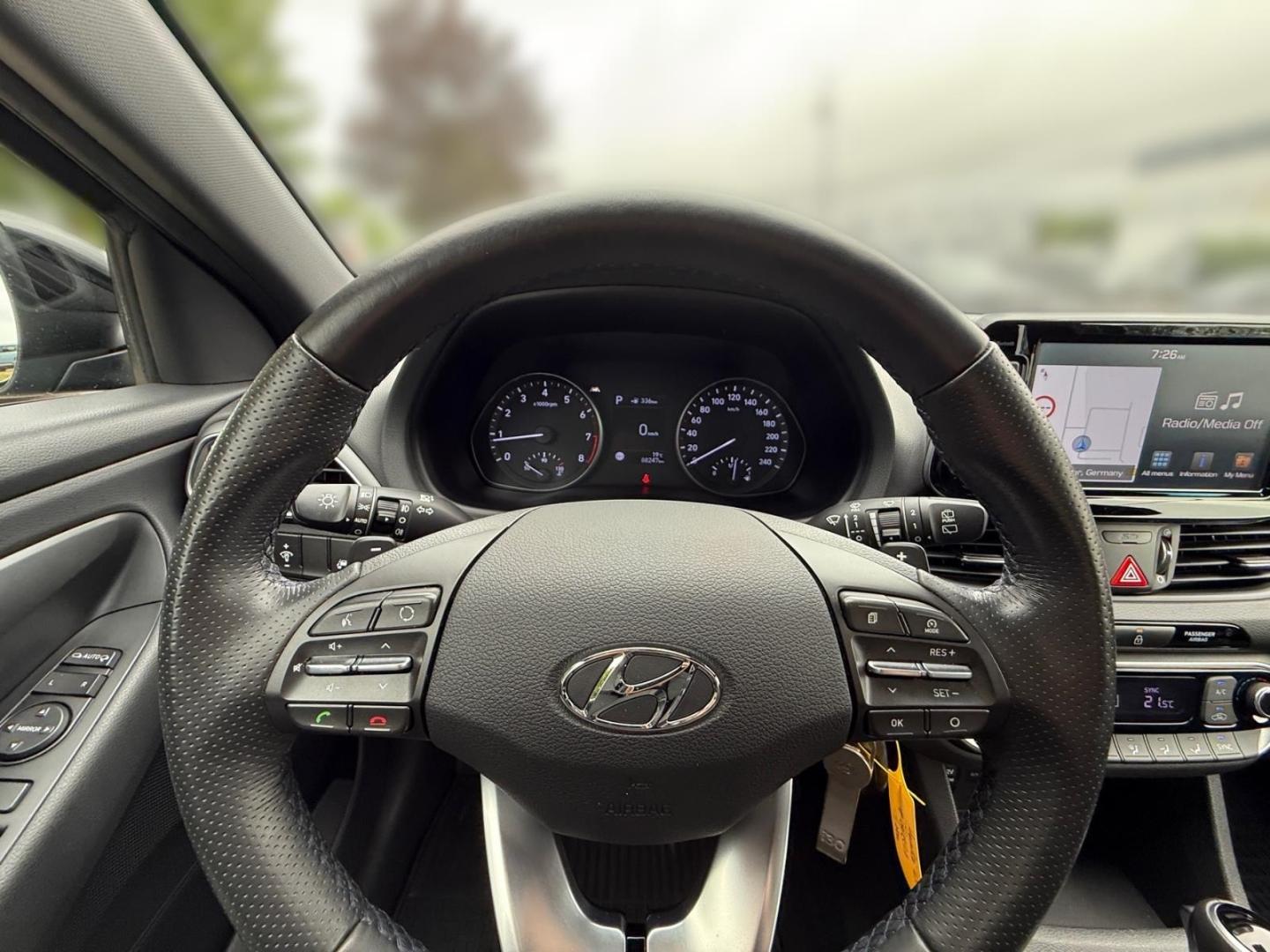 Hyundai i30 1.4T Kombi Passion+ Panodach Navi PDC SHZ Kl