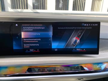 2022 BMW I7 — миниатюра 30