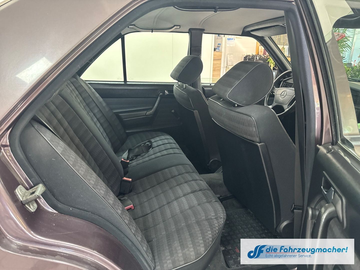 Fahrzeugabbildung Mercedes-Benz 190 Oldtimer Memory Sitze e-Sitze Klima el.SP eF