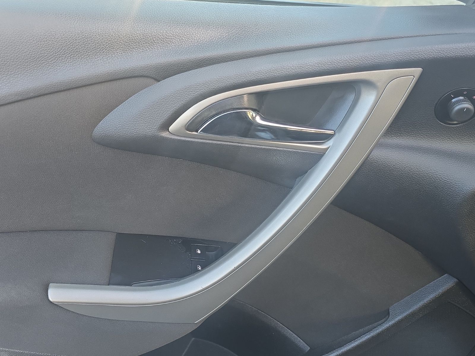 Fahrzeugabbildung Opel Astra J Edition*Klima*Tüv und Service NEU