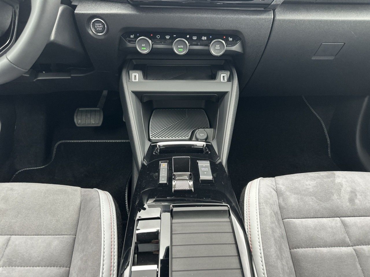 Fahrzeugabbildung Citroën C4 X Hybrid 145 Doppelkupplung 6-Gang MAX