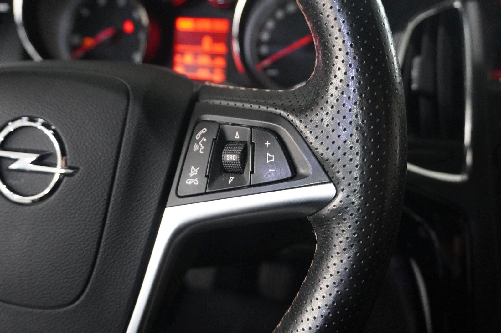Fahrzeugabbildung Opel Cascada 2.0D ACTICE NAVI/LED/KAMERA/SPORT/SHZ