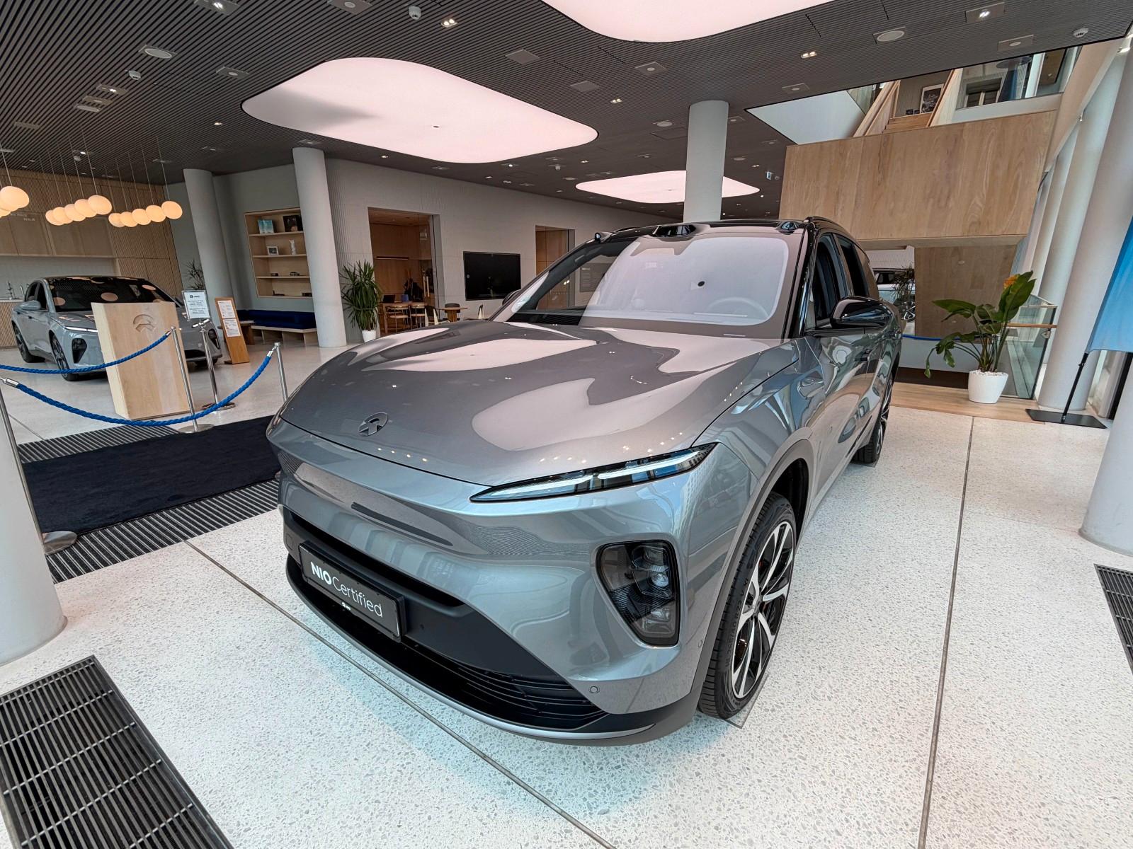 NIO EL8